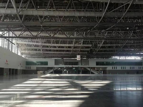 应急照明疏散指示系统在哪些场所是必需的？