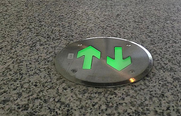烟雾对智能疏散指示系统的运行有何影响？